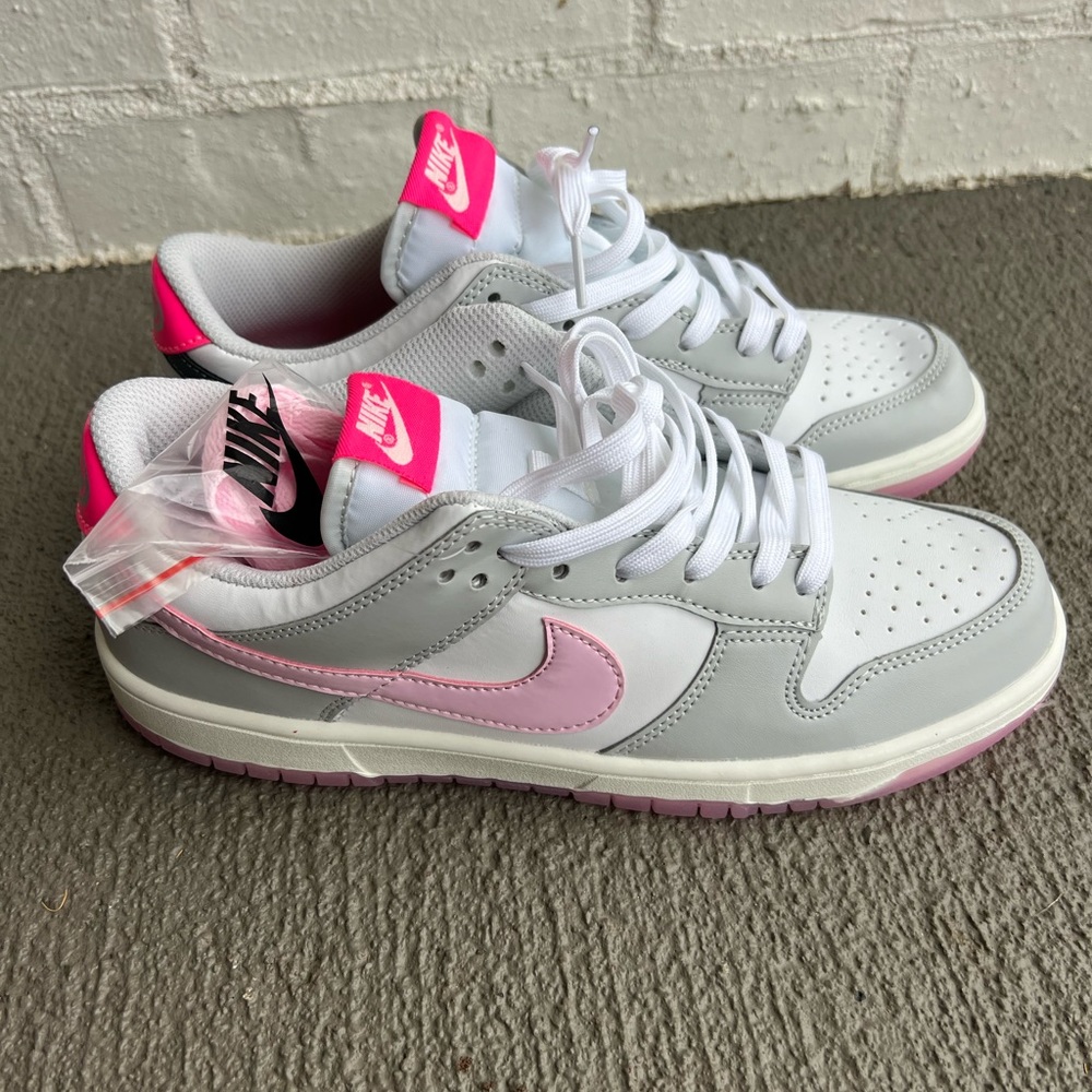 New Women Nike Pink Low Dunks size 42!!